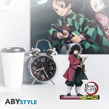 DEMON SLAYER - Acryl® Giyu Giyu Tomioka zeigt einen sehr ernsten Ausdruck auf diesem Acryl® Demon Slayer by ABYstyle. Aber täuschen Sie sich nicht! Unter seinem ernsten Aussehen kann die Wasser Hashira manchmal gnädig sein!